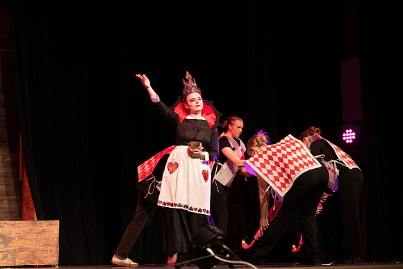 26PHSDRAMA-121